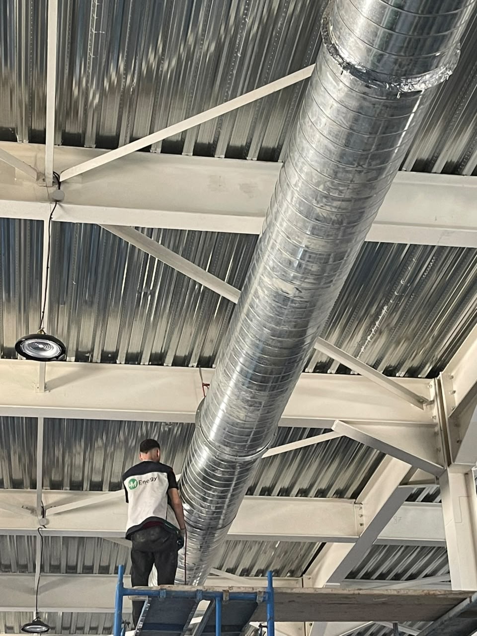 Reseau de ventilation en hall industriel