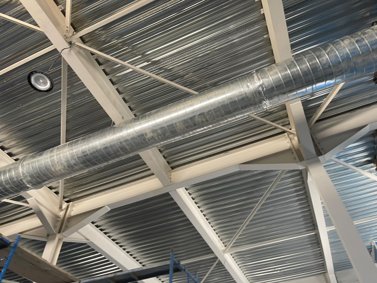 Gaine spiralée sur structure métallique